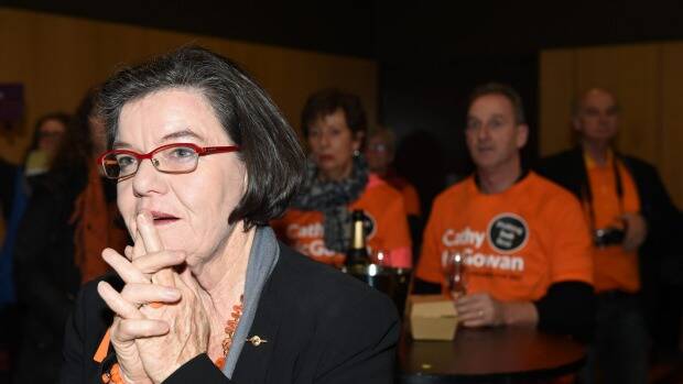 Cathy McGowan watches on as results from booths are tallied. Photo: Mark Jesser
