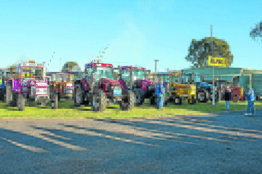 Tractors lined up at last year's trek.