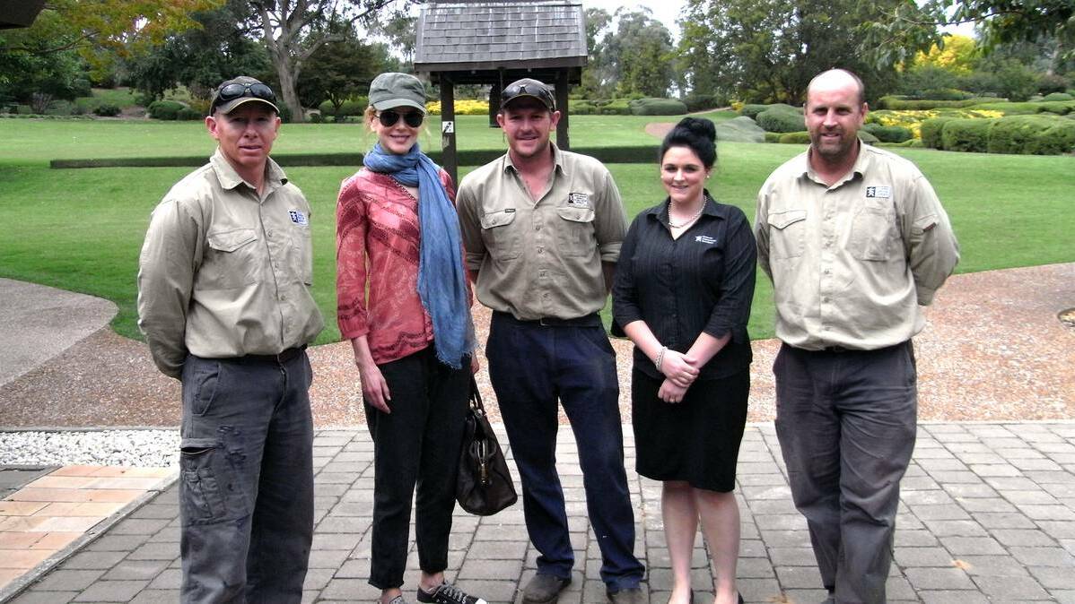 COWRA: While there's many interesting sights at the Cowra Japanese Garden, Nicole Kidman certainly stood out as she toured the sights earlier today. Taking a quick break from her filming duties in Canowindra, Nicole popped over to Cowra and ticked the gardens off her Central West 'to-do' list. 