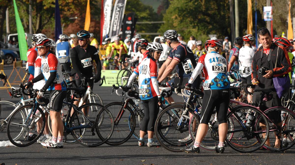 START TIME: Riders prepare to tackle the course in Sunday's Blayney to Bathurst Cyclo Sportif 2014. Photo: ZENIO LAPKA