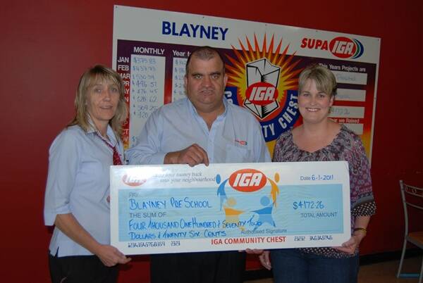 Blayney IGA’s Sharon Kinghorne and store manager Geoff Bottom present Blayney Preschool teacher Brooke Hewitt with a cheque for $4172.26 from the Commuity Chest fund. Photo: Clare Colley.