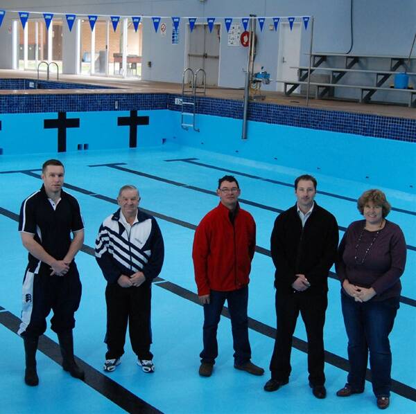 CentrePoint Sport and Leisure manager, Josh Maley pictured in the freshly repainted pool with Blayney Shire Council’s CentrePoint board members Don Bell, Allan Ewin, Chris Hodge, and Roxanne Reeks. Photo: Clare Colley