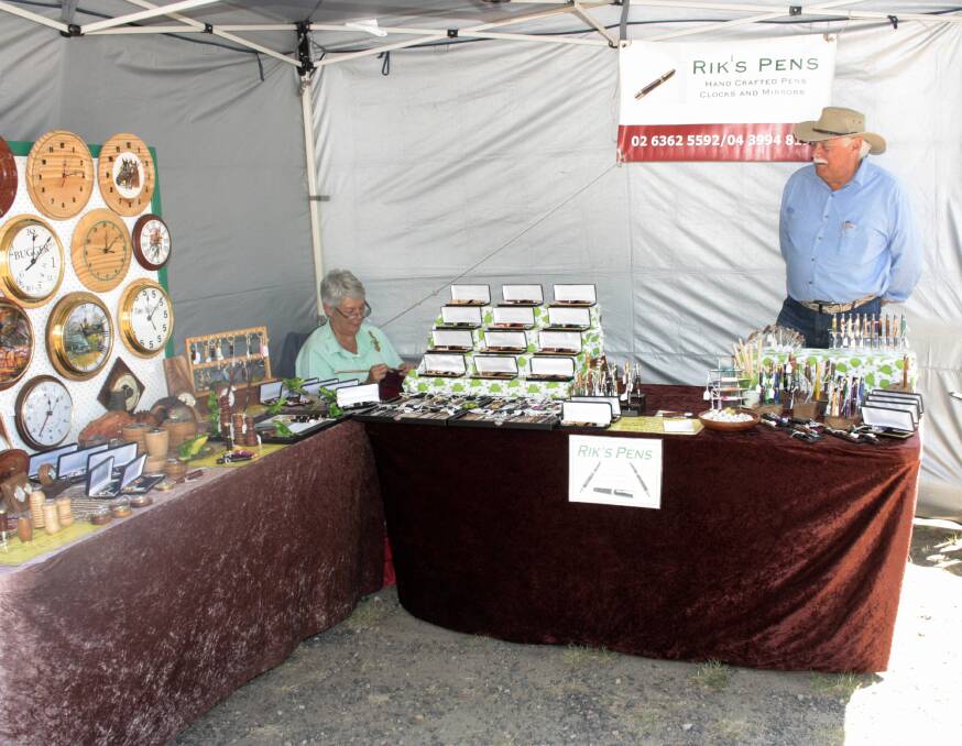 Rik and Sue Mills with their stall 'Rik's Pens' at Carcoar on Australia Day.