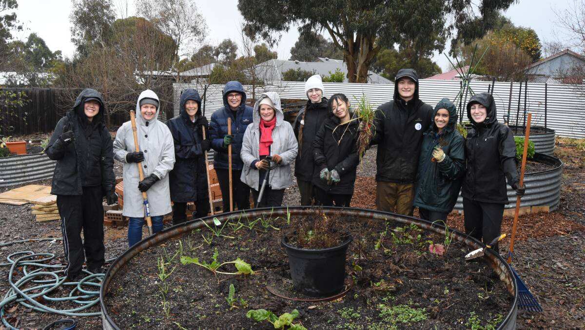 MEG members and students from UTS's Big Lift program in the Millthorpe Edible Garden.