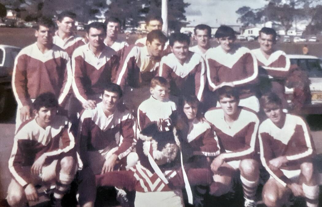 Winning side: Bob Jarvis is second from the left in back row and Doug Schofield is second from the right in the front row. 