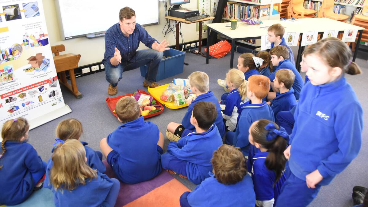Right advice: Chris Dart visited Millthorpe Public School to discuss recycling options with the students. Photo: Mark Logan.