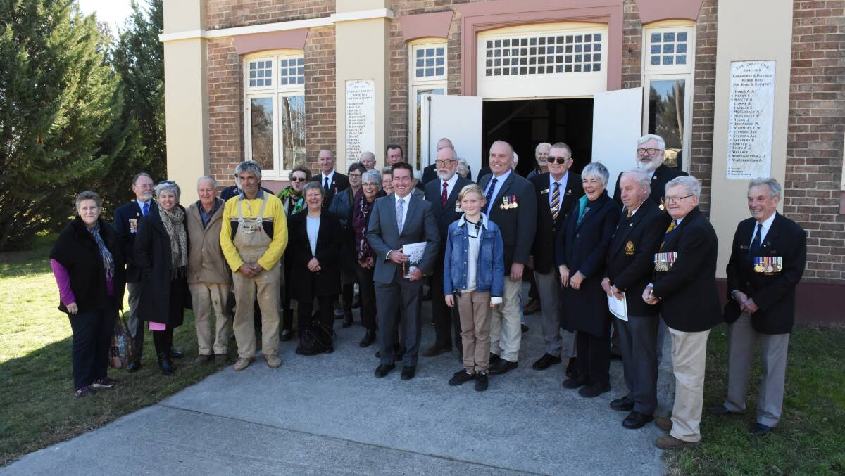 Dignitaries and guests outside the Lyndhurst Memorial Hall.