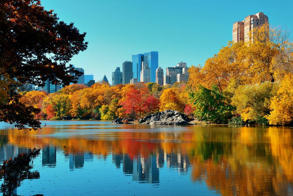 Enjoy the colours of New York and Canada in the autumn