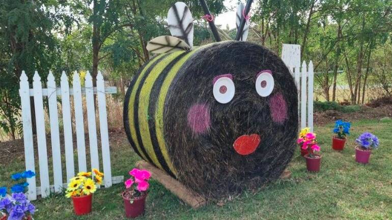 Busy bee hay bale sculpture. Picture Blayney Chronicle.