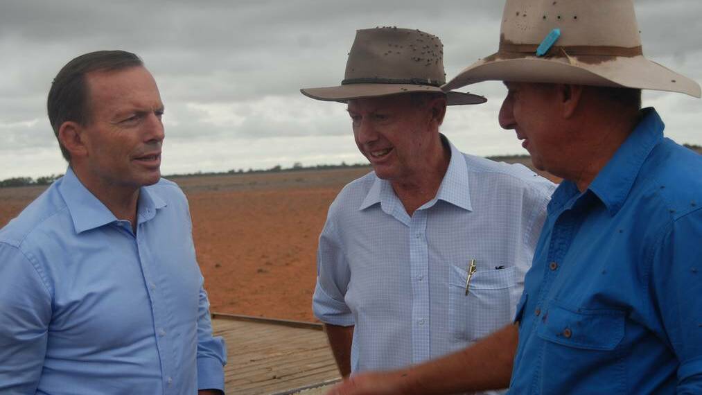 LIGHTNING RIDGE: Phillip Ridge of Bourke discussing drought and the future of agriculture with Prime Minister Tony Abbott and Federal Member for Parkes Mark Coulton.